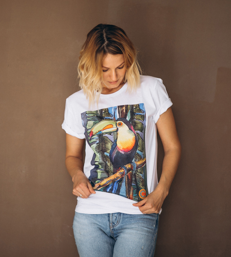 Mujer mostrando estampación